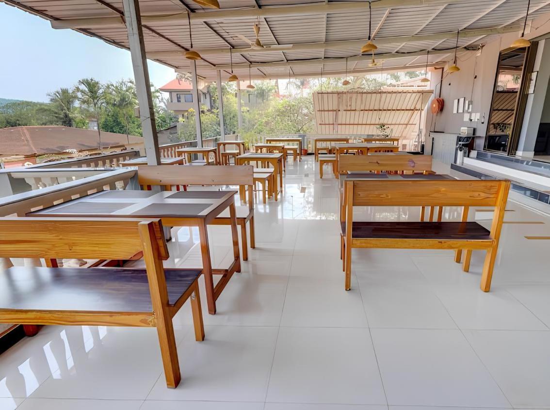 Hotel 7 Seas Vagator Ngoại thất bức ảnh